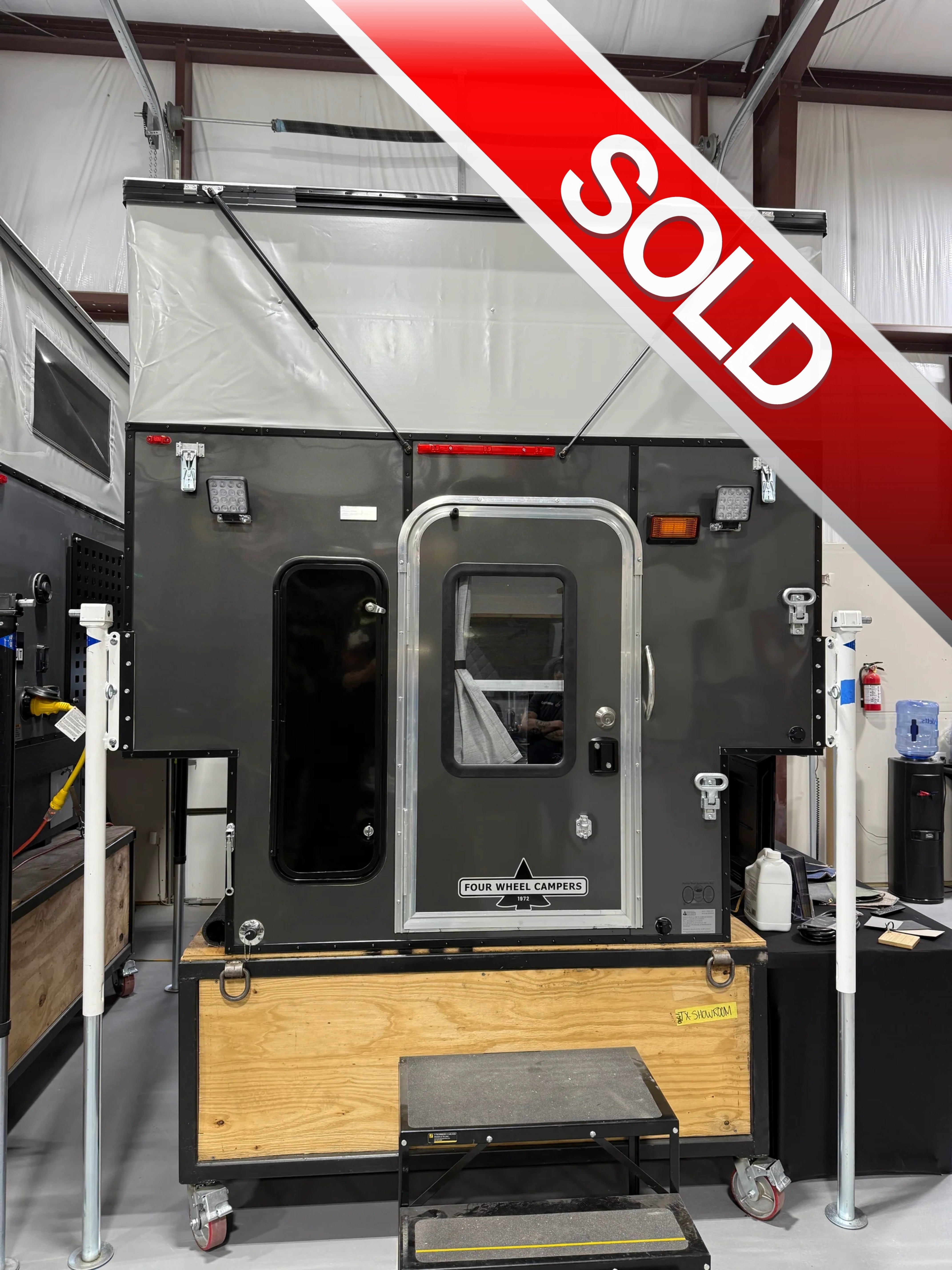 2025 Orvis Special Edition Hawk Camper Full Size 6ft Bed