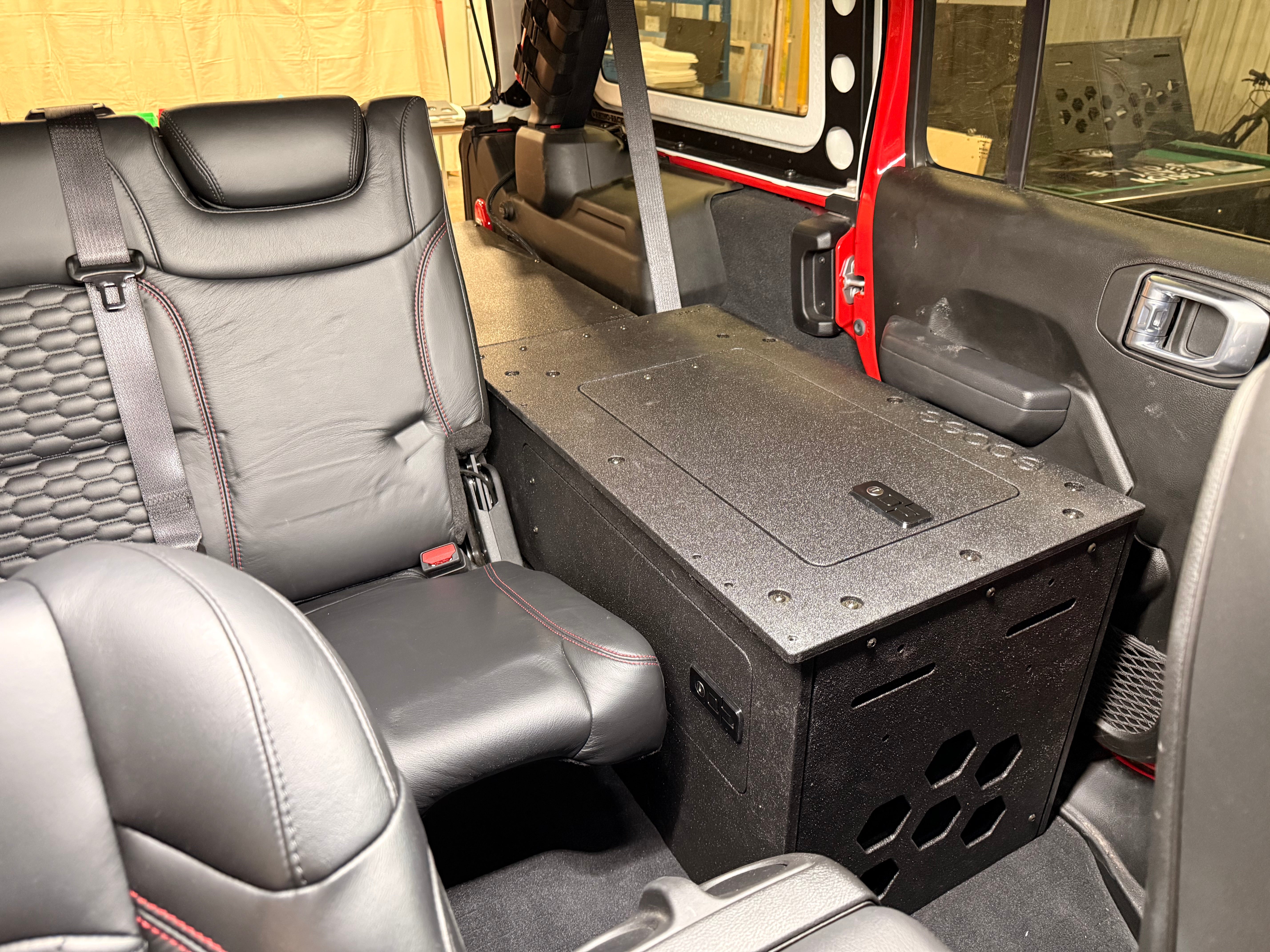 Jeep - Wrangler - 2024-Present - JLU - 4 Door - Explore Series - Seat Delete Plate System - Second Row - Module Based - 10" Module