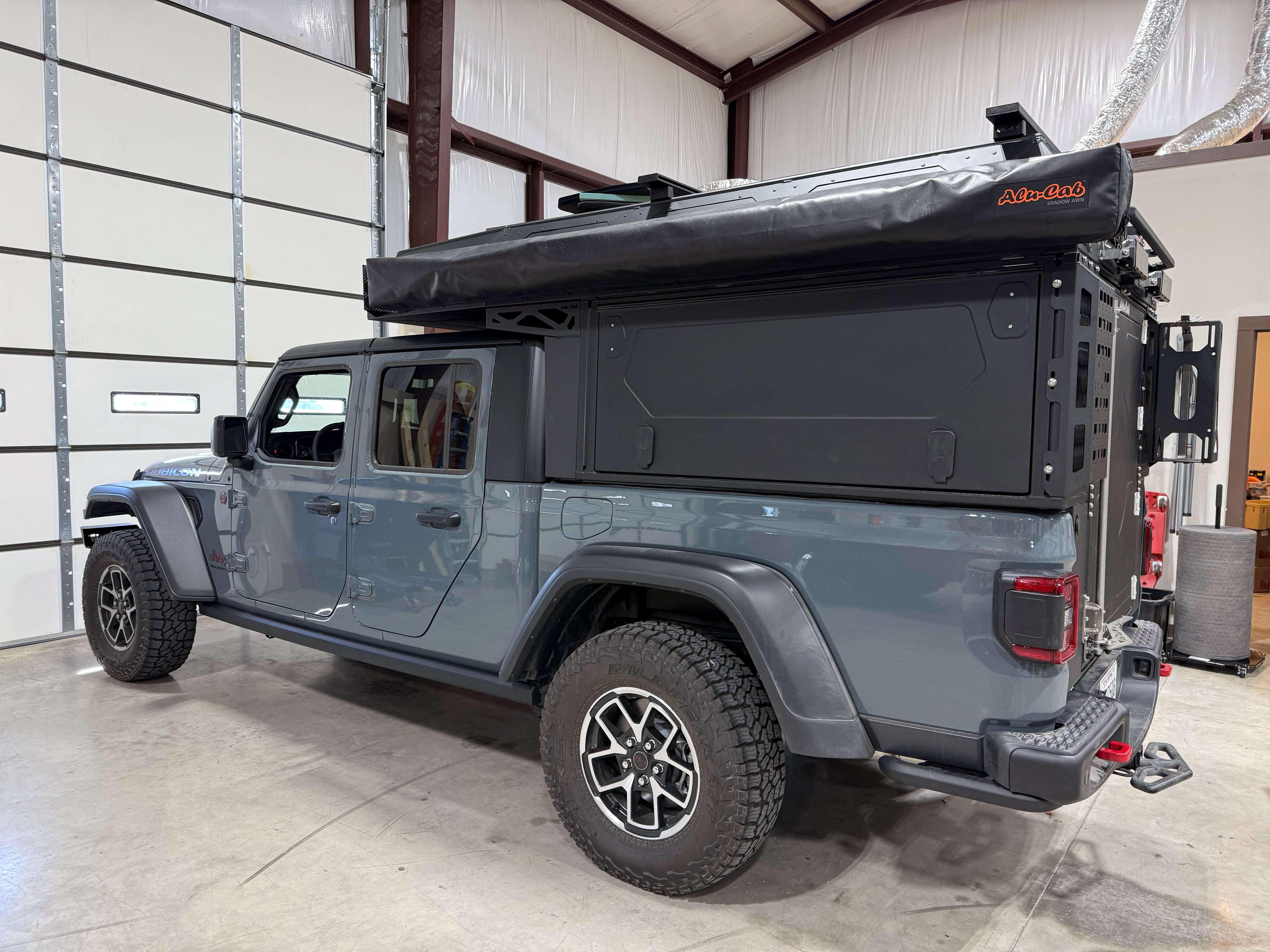 Alu-Cab ModCap Camper / Midsize 5' Bed Trucks