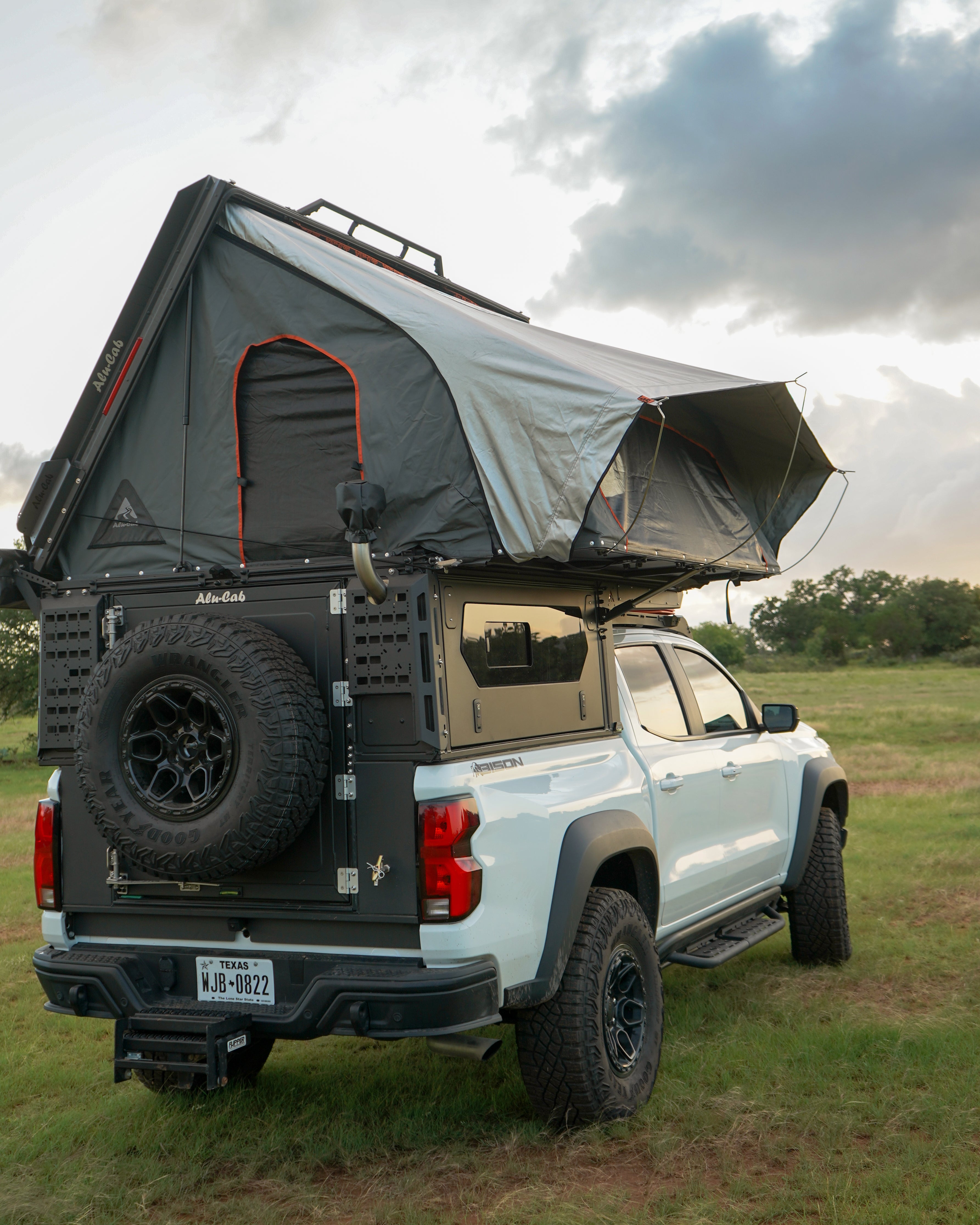 Alu-Cab ModCap Camper / Midsize 5' Bed Trucks