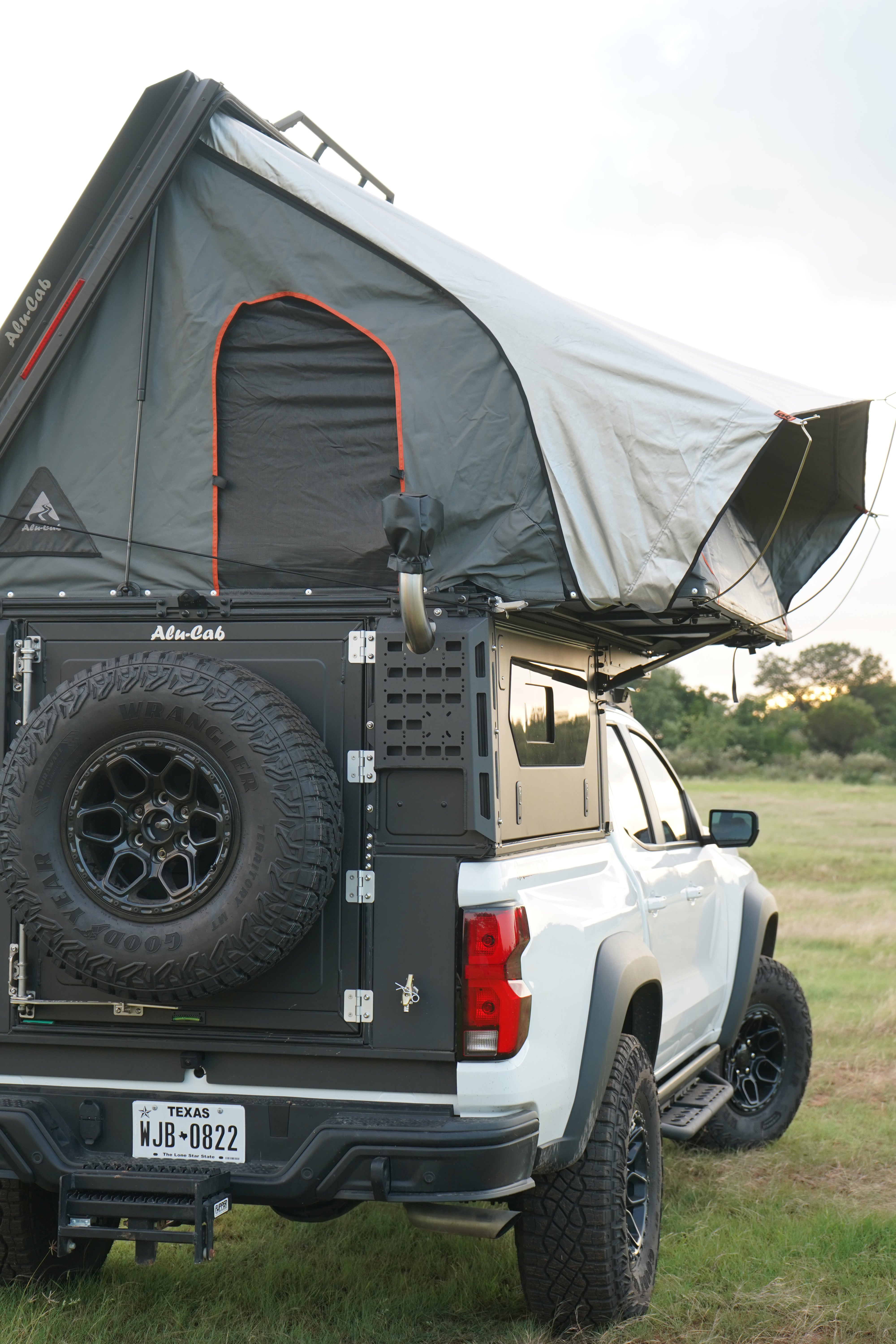 Alu-Cab ModCap Camper / Midsize 5' Bed Trucks