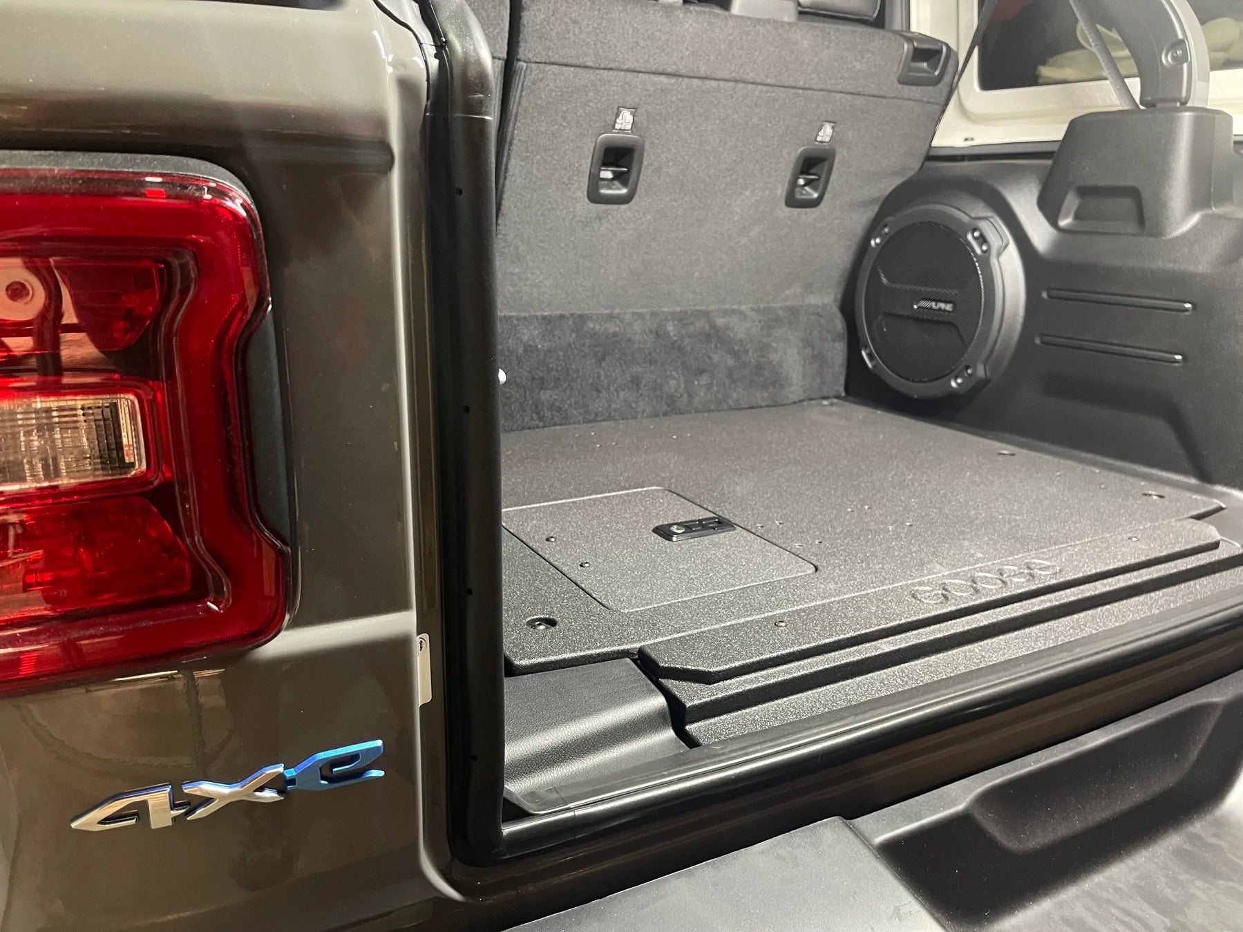 Jeep Wrangler 2021-Present 4XE 4 Door - Rear Plate System